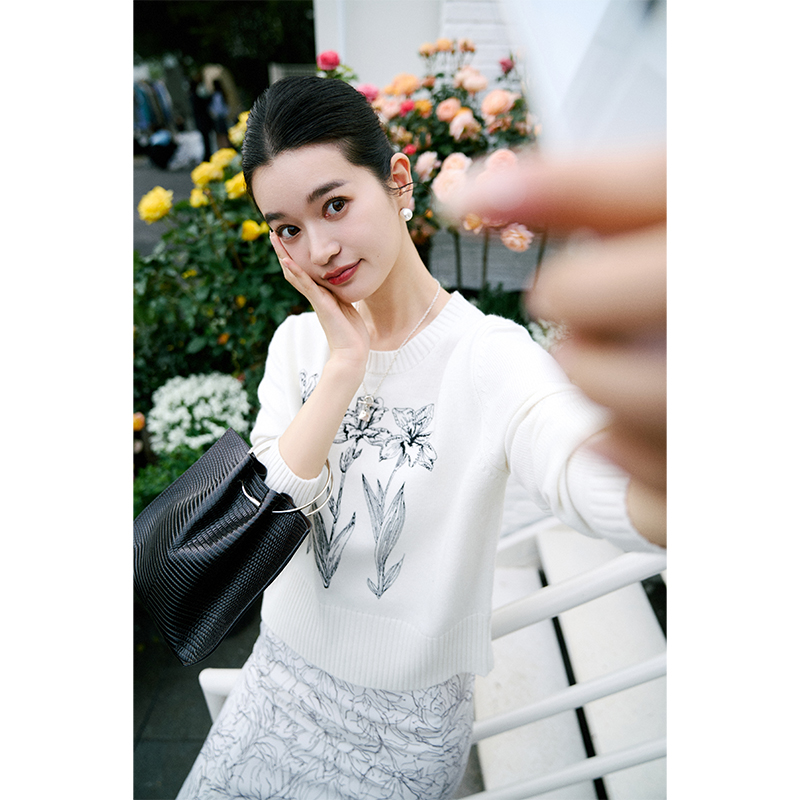 【美洋专属】美洋MEIYANG 素描毛衣 小众复古花卉刺绣圆领针织上衣