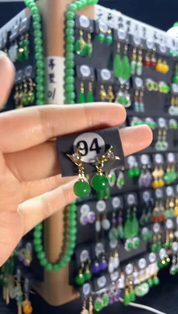 【闪购商品】翡翠耳饰银S925镶嵌94...