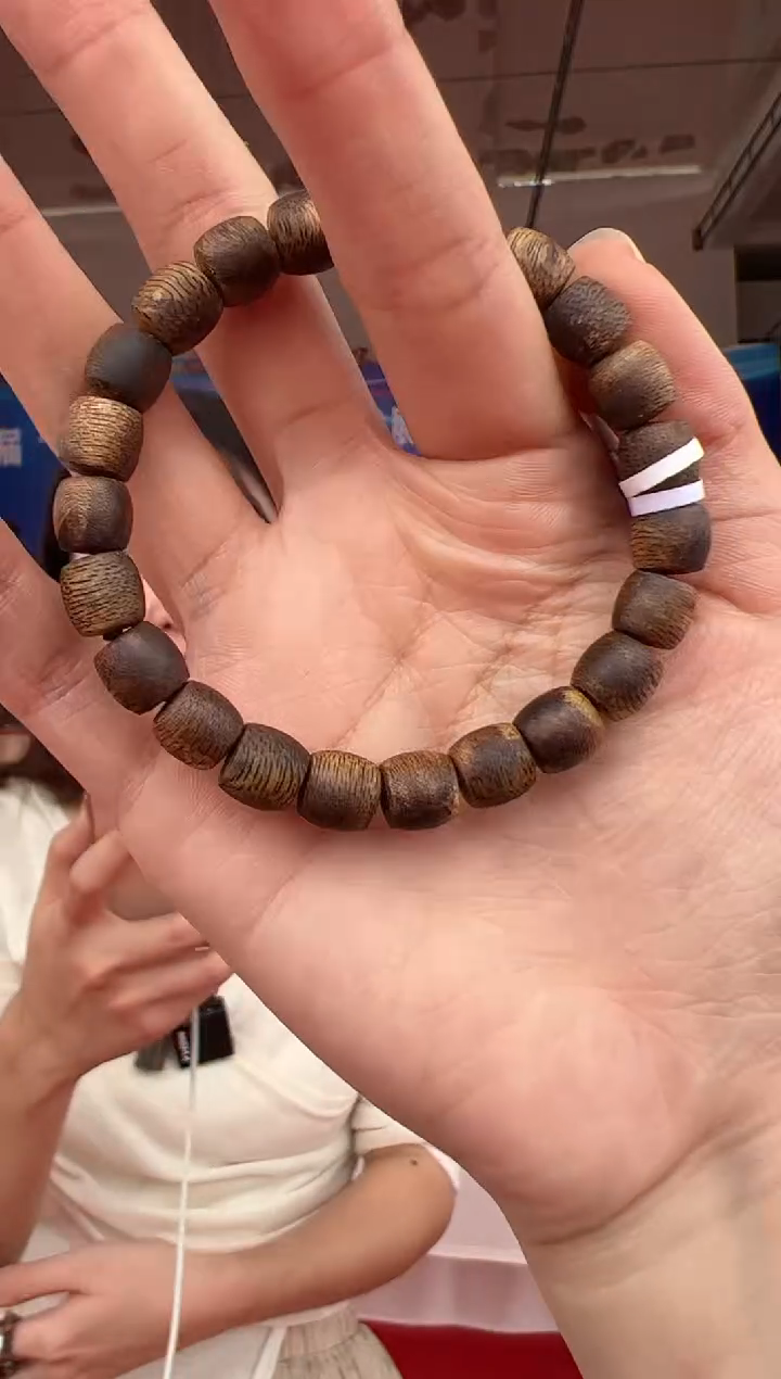【闪购商品】沉香手串鼓珠 卡8 金莎叶 99沉多样性一条
