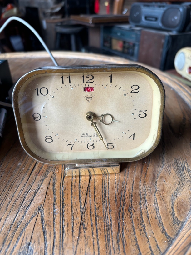 607080时期的老物件闹钟