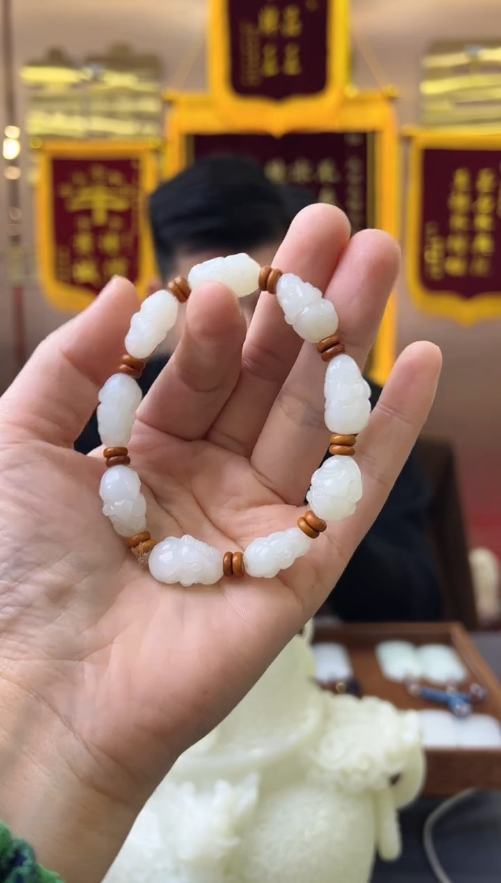 【闪购商品】和田玉挂件未镶嵌十八罗汉手串
