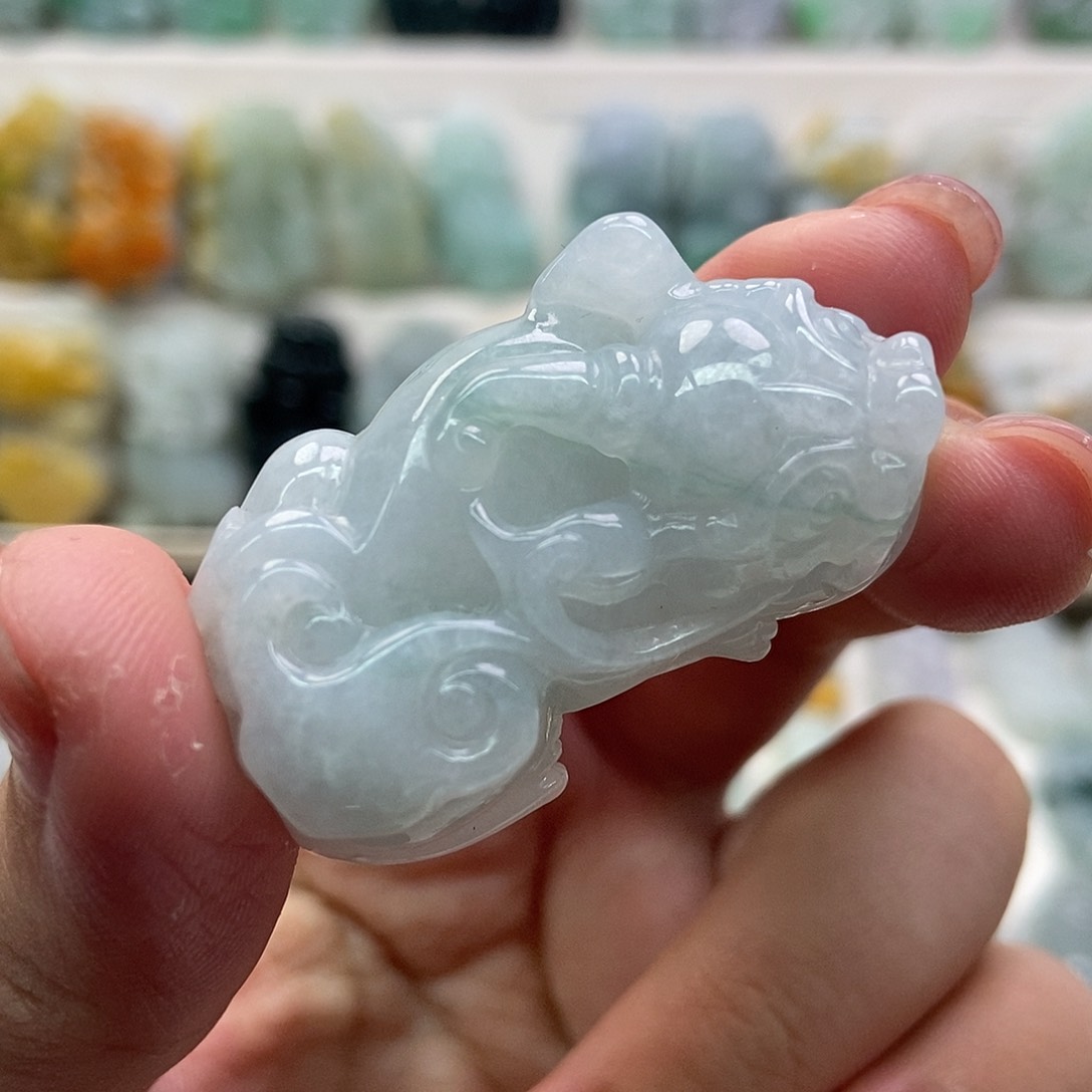 翡翠吊坠(赠链)未镶嵌