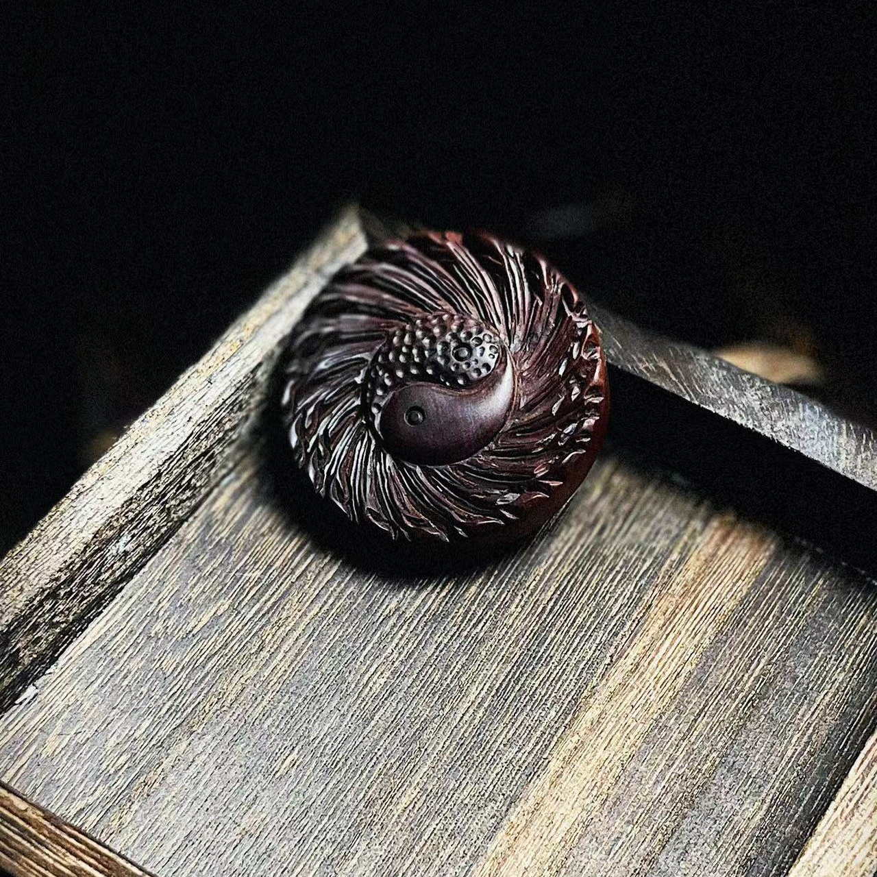 雷击枣木手工雕刻乾坤入海吊坠