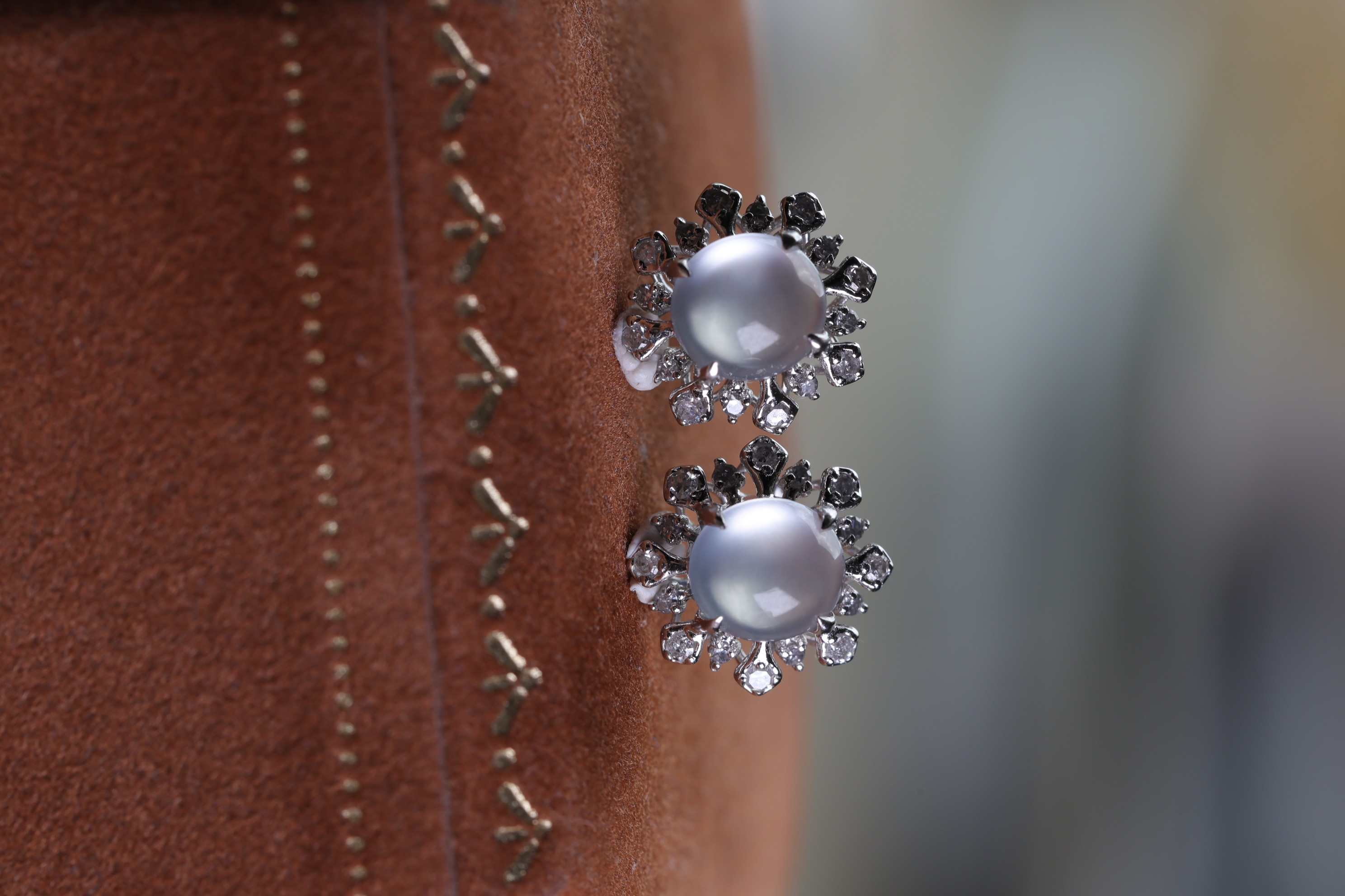 18k金镶嵌钻石玻璃种翡翠蛋面耳钉百搭时尚仙女经典精致轻奢气质