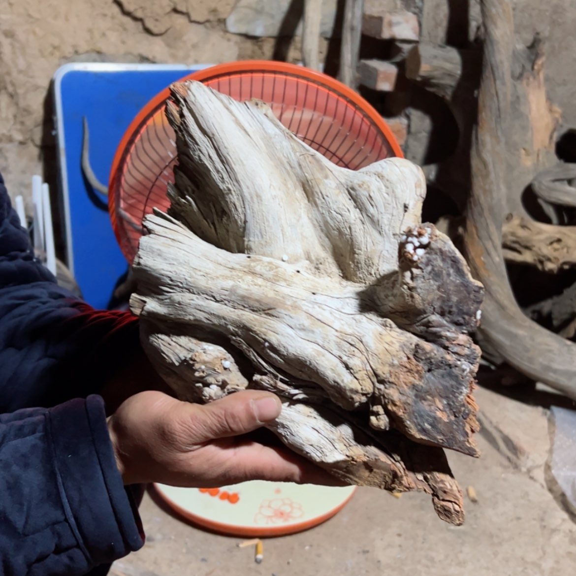 【闪购商品】崖柏根雕奋*。