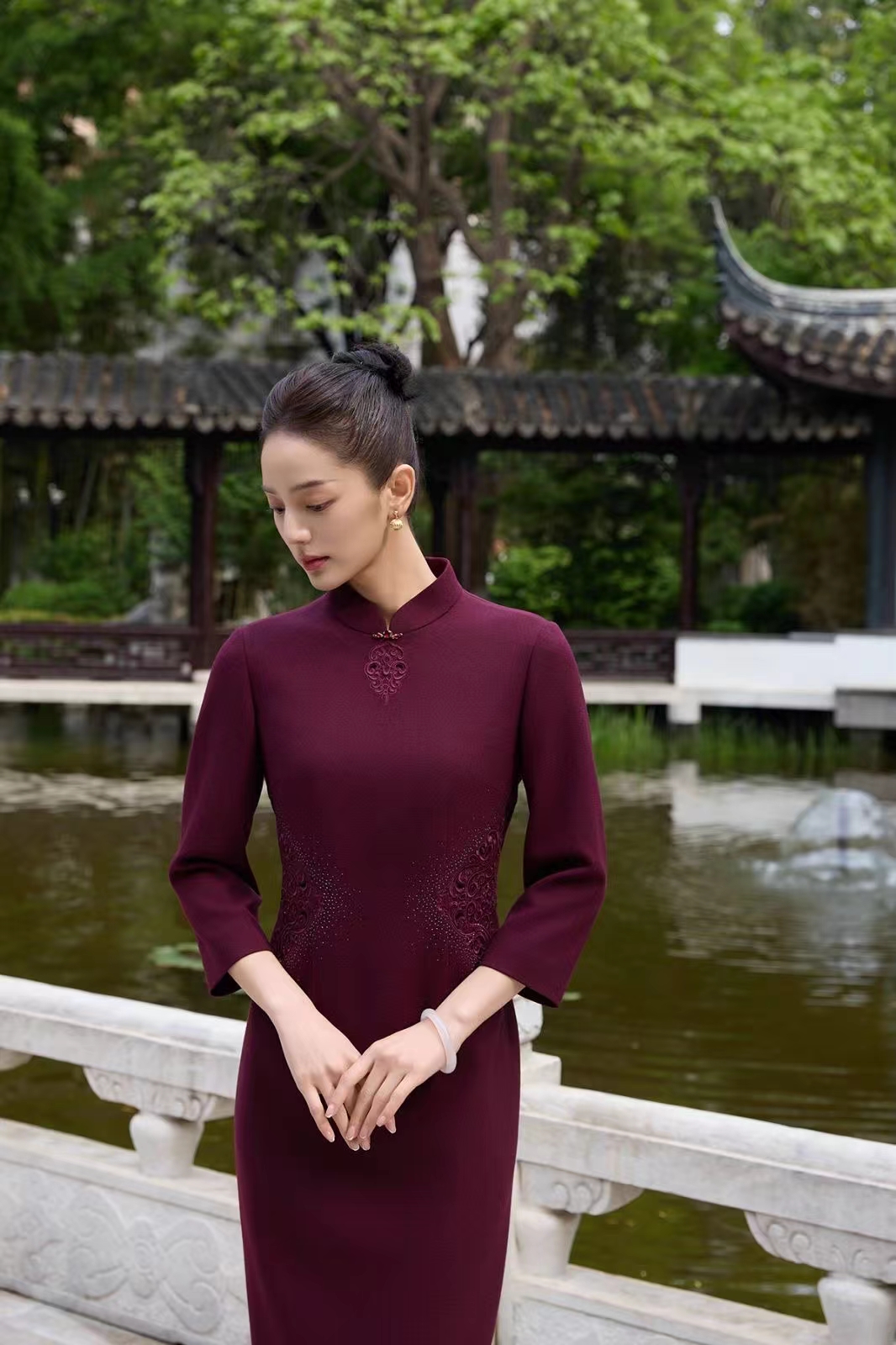 17973朱紫瑜绵羊毛枣红色喜婆婆喜妈妈婚宴旗袍礼服敬酒服