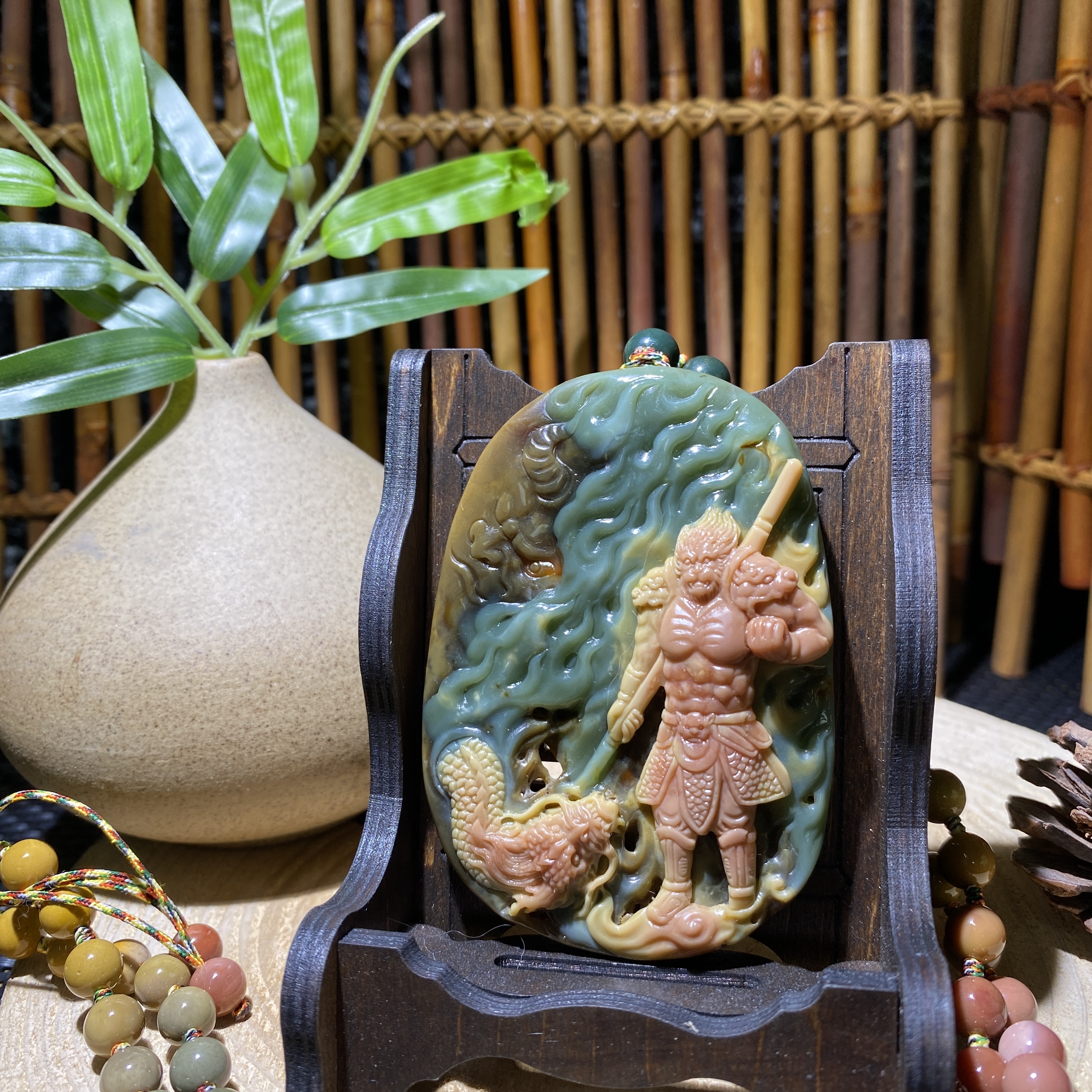 阿拉善彩玉齐天大圣悟空俏色巧雕吊坠牌子项链纯手工雕刻男女通用