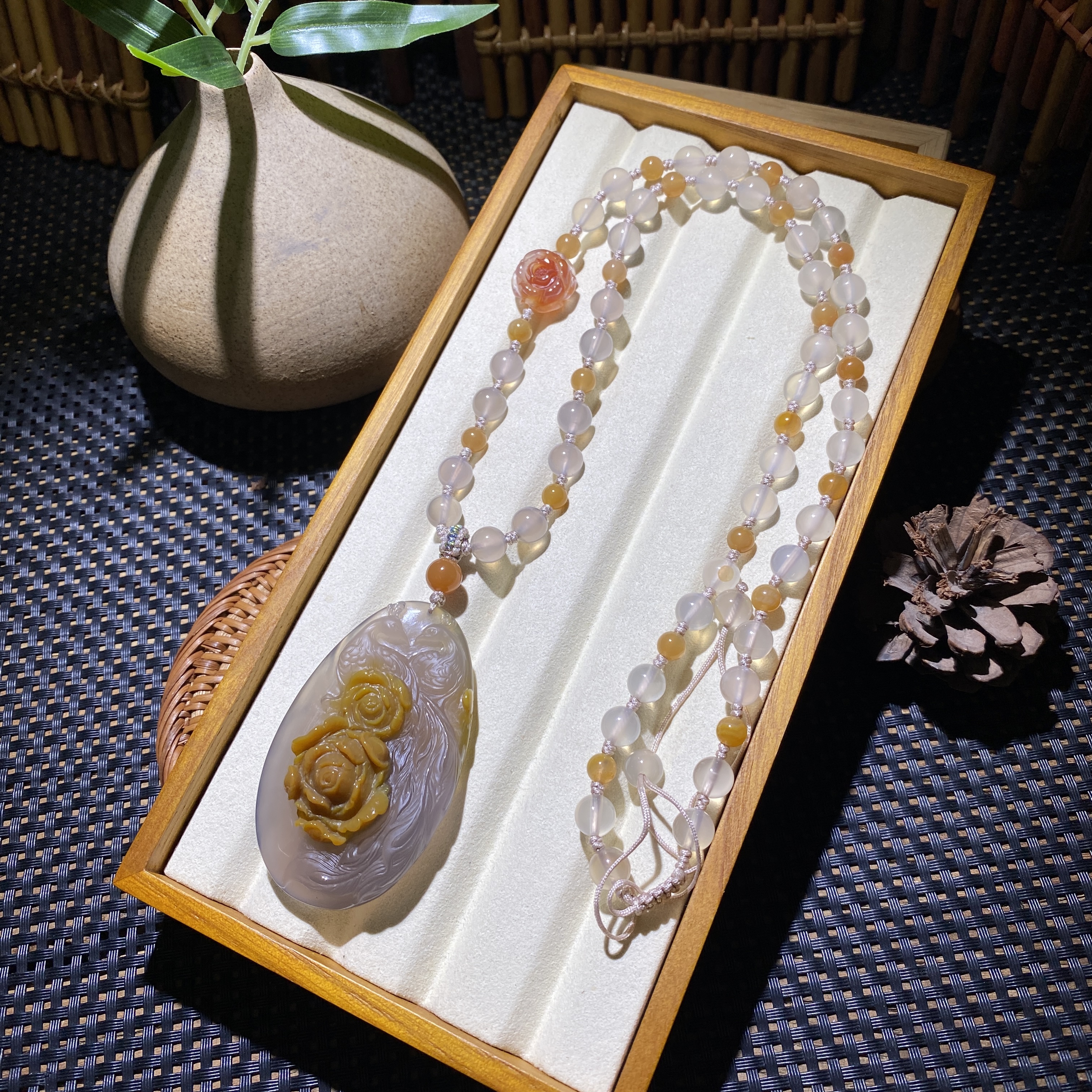 阿拉善糖心凤穿牡丹俏色巧雕牌子吊坠项链纯天然色彩冰透黄色