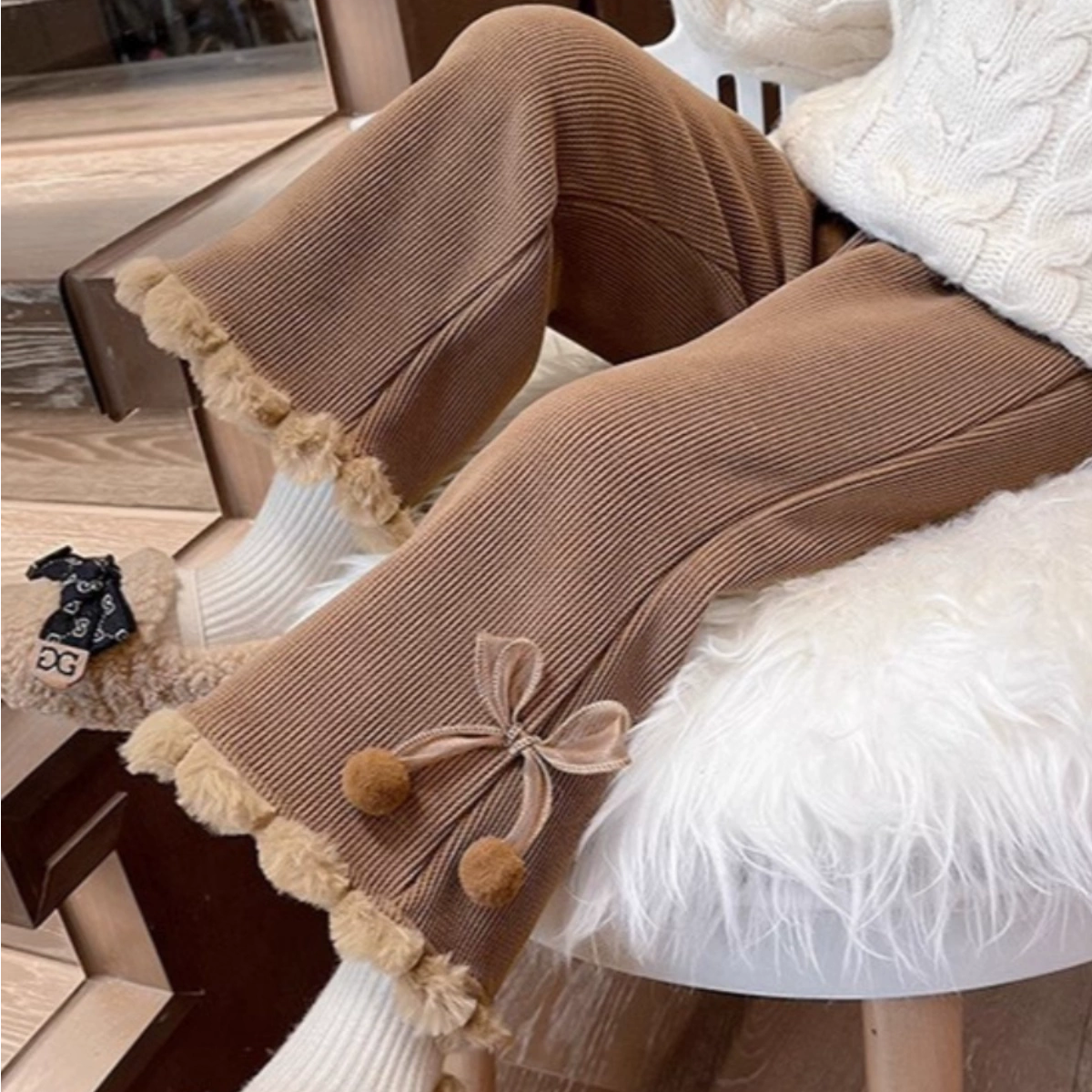 女童加绒裤子秋冬2025新款儿童洋气冬季加厚宝宝一体绒外穿喇叭裤