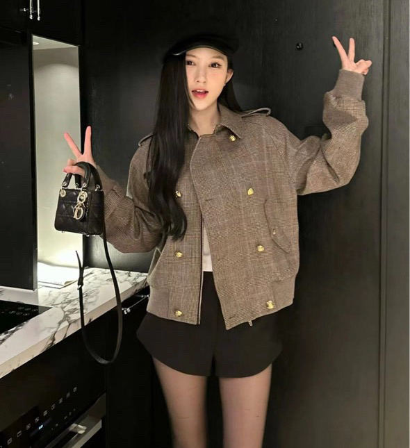 99新 Celine/思琳 棕色格纹外套 36码00407
