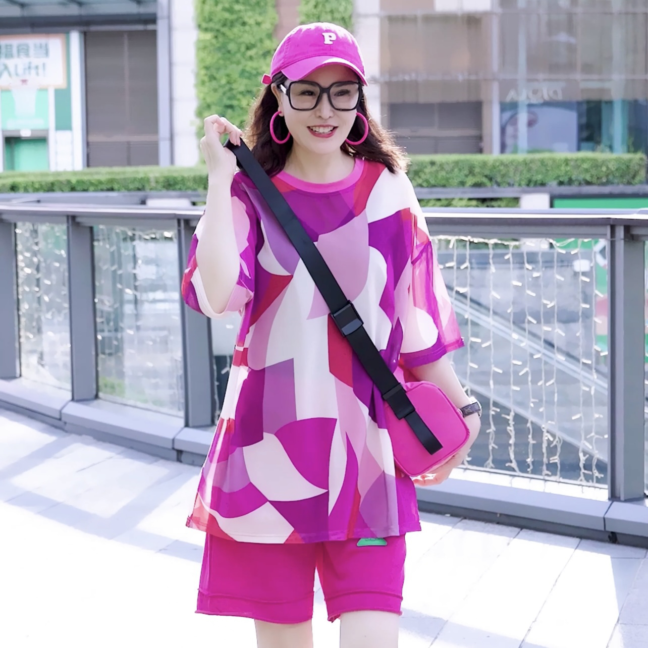 C65-100时尚圆领落肩袖宽松显瘦大码洋气上衣