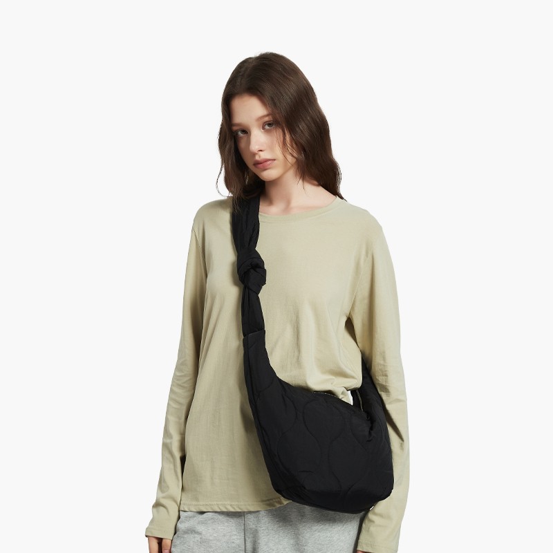 BIKKIE“大棉袄” 炭黑色-25秋冬新款压花夹棉衍缝单肩包合集