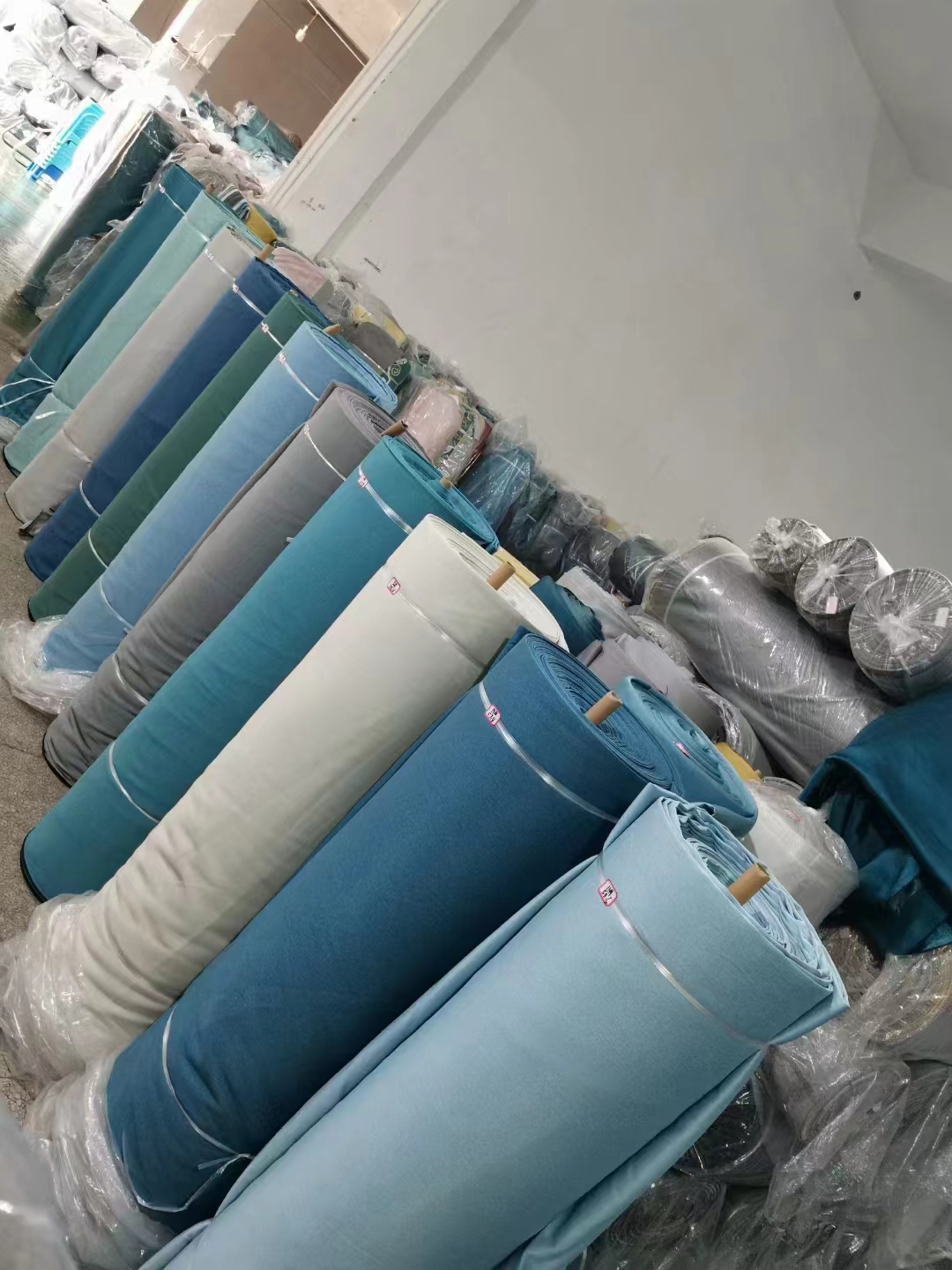 正品特价遮光窗帘布雪尼尔、奶油丝绒、高精密、工程面料（运费自理）
