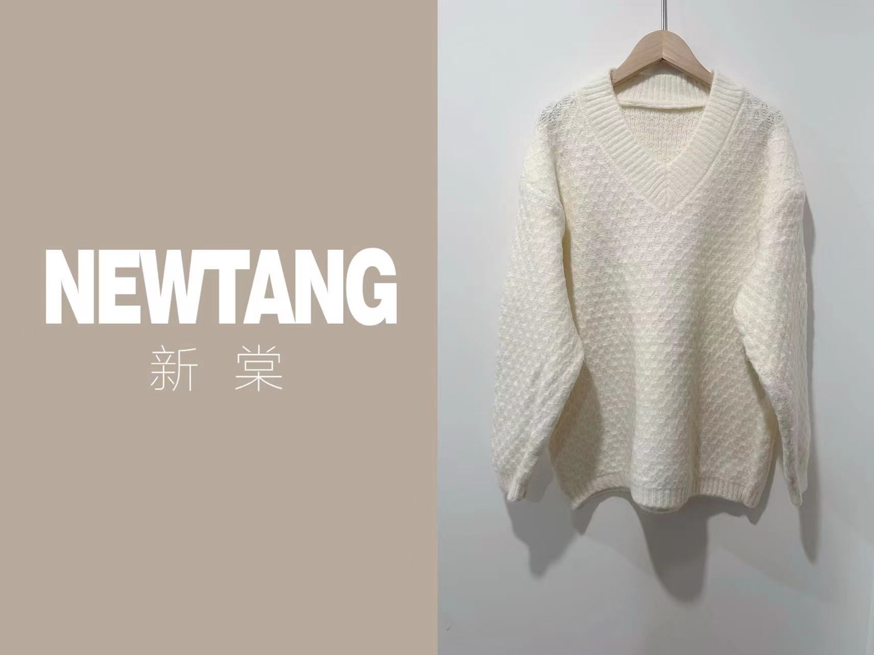 纯色爱心领奶昔白毛衣4835