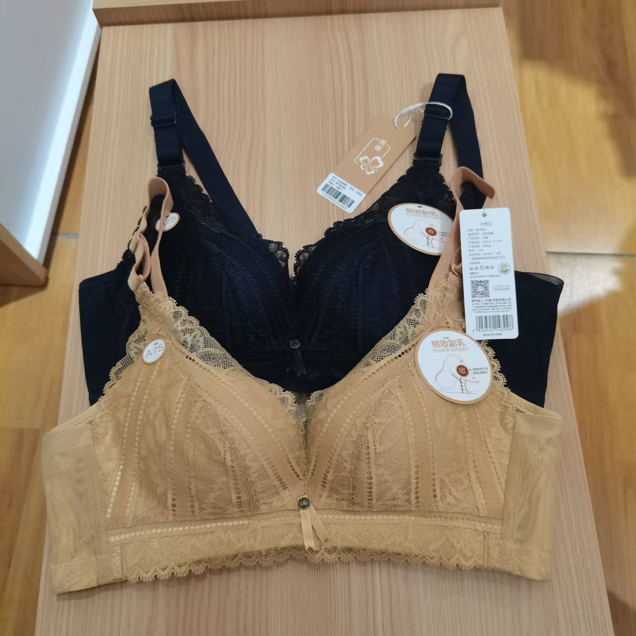 LJ24A9女士无钢圈三排扣侧收副乳小胸中厚A杯聚拢调整型文胸