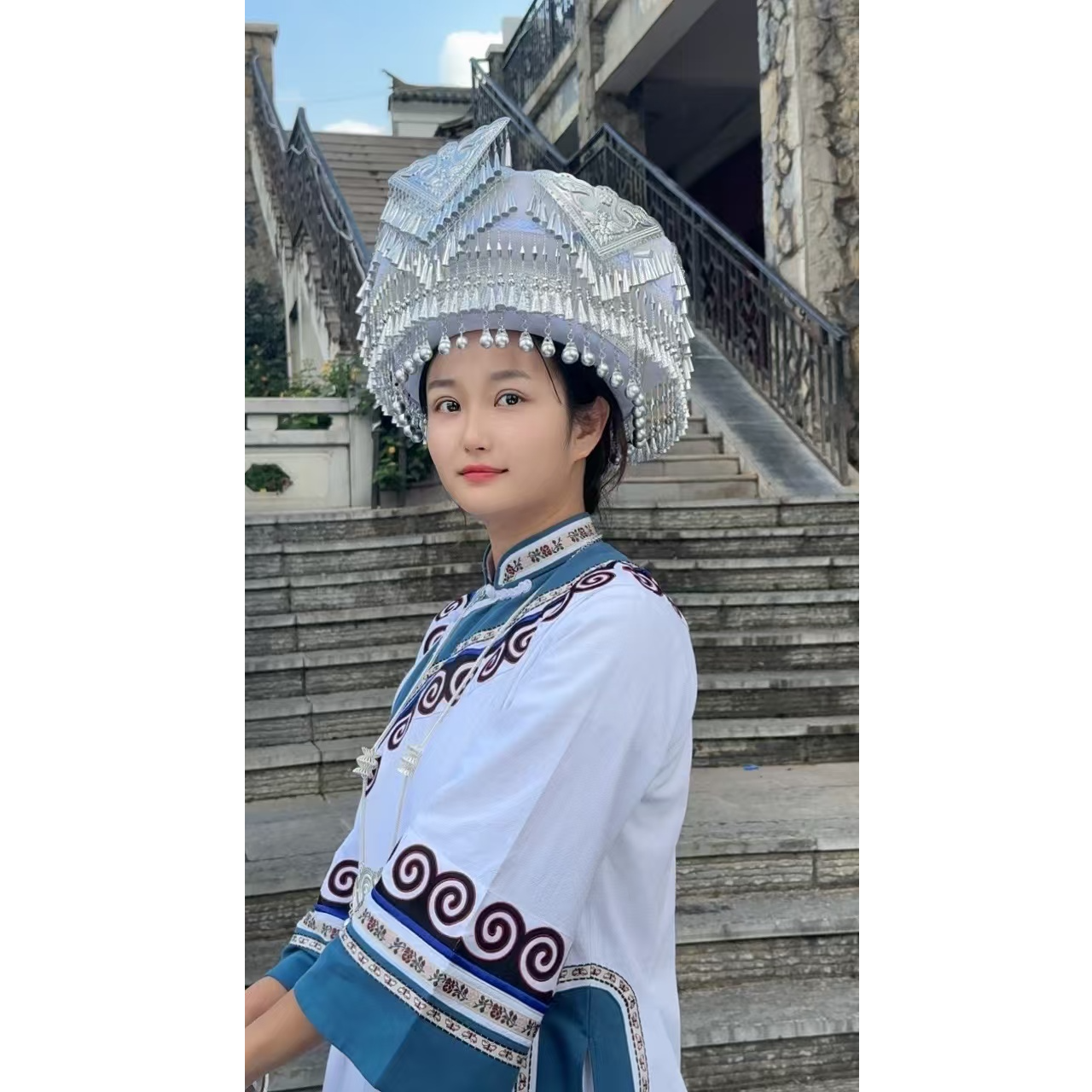 四川凉山云南民族风彝族服装女装旅拍写真套装中国风舞台传统复古