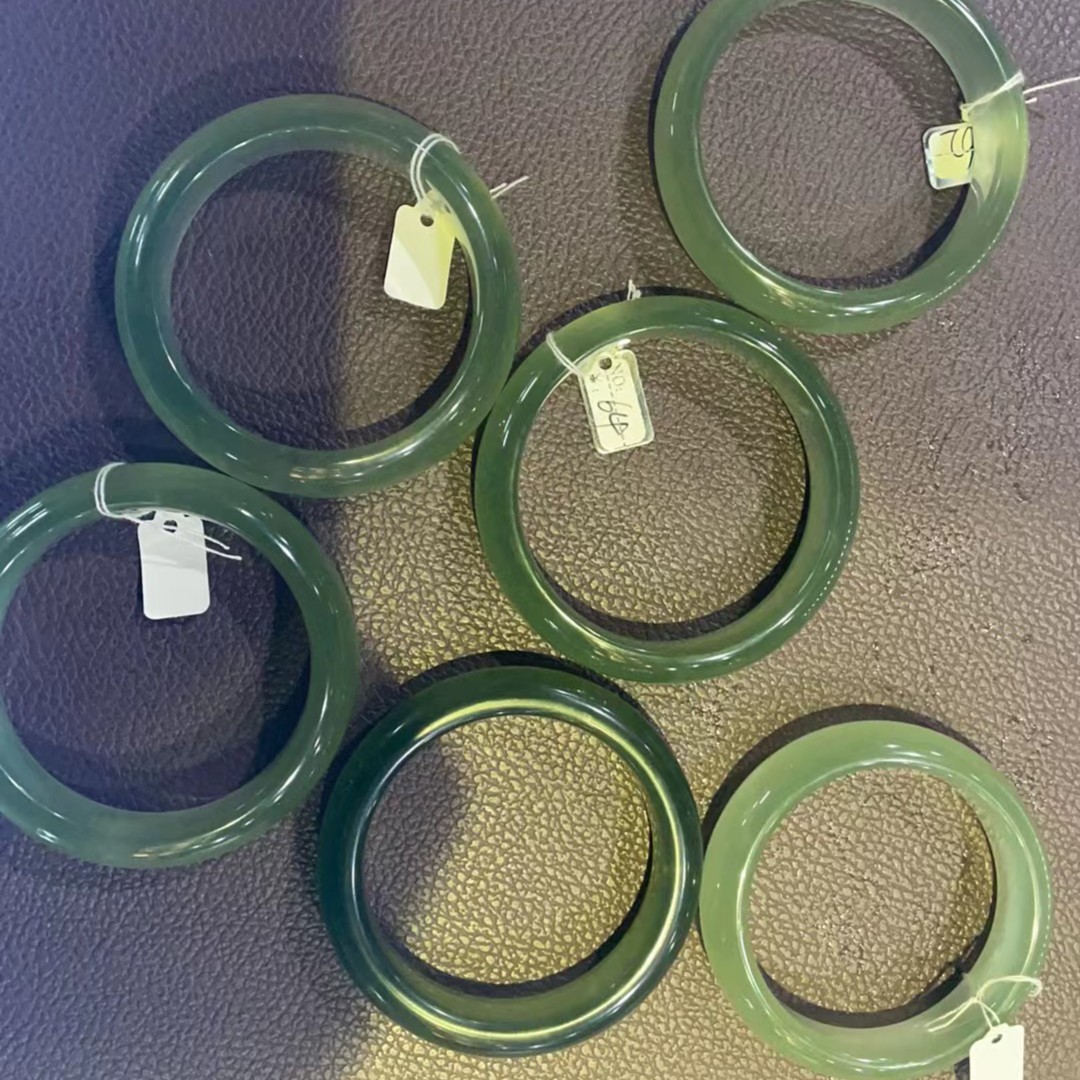 【谢总宠粉】蛇纹石玉  未镶嵌  随机发一个定制手镯  C03