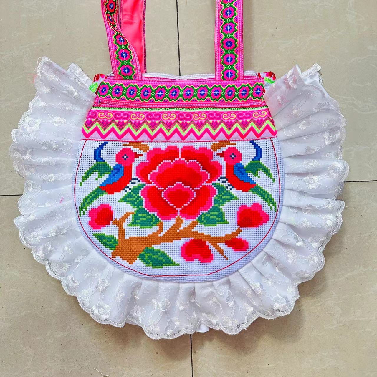 十字绣半成品包包。要自己绣的。