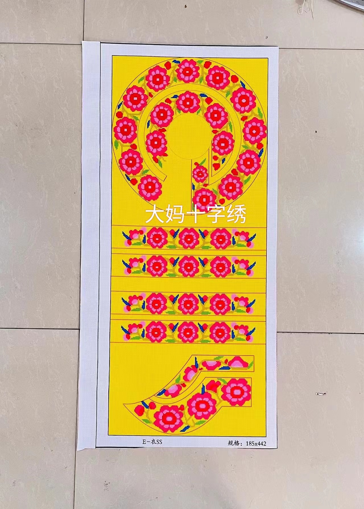 爆款云南曲靖彝族十字绣细格子黄底的衣服  印花需要自己绣的