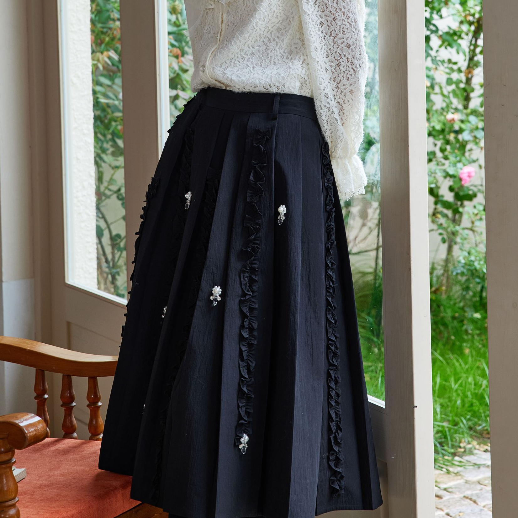 【喜喜】芭依璐工字褶珍珠太阳花点缀半身裙88Q3567