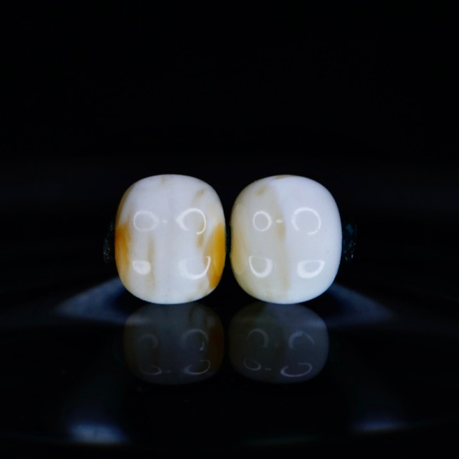 7mm橘金瓷白妖花精工老型对珠  天然琥珀蜜蜡手作文玩配饰