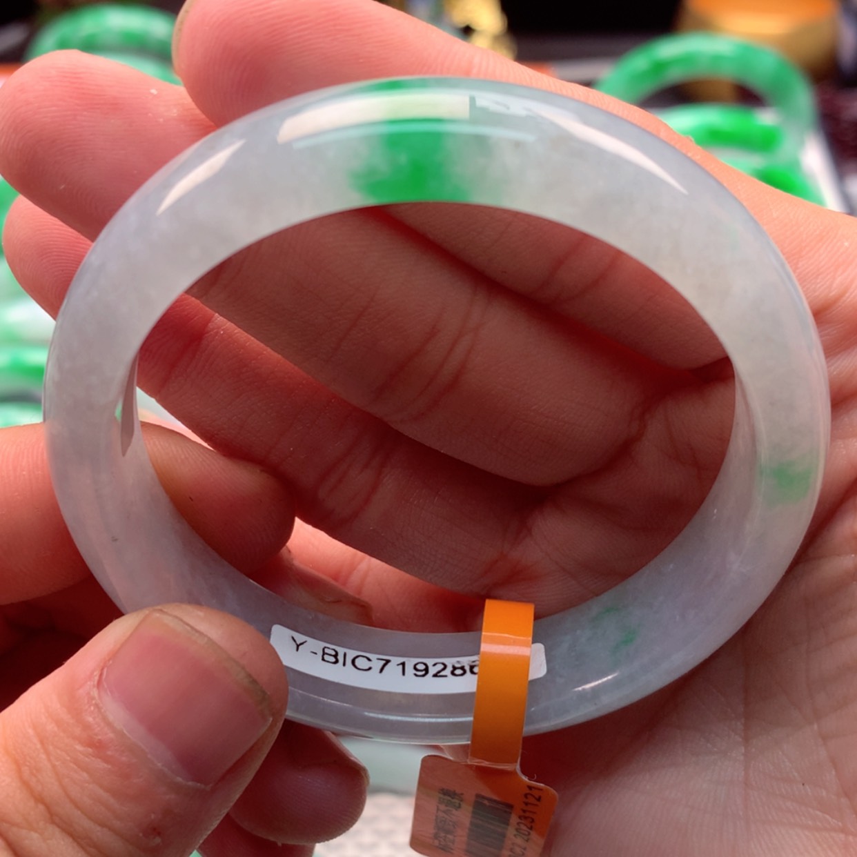 【闪购商品】翡翠手镯未镶嵌C****艳