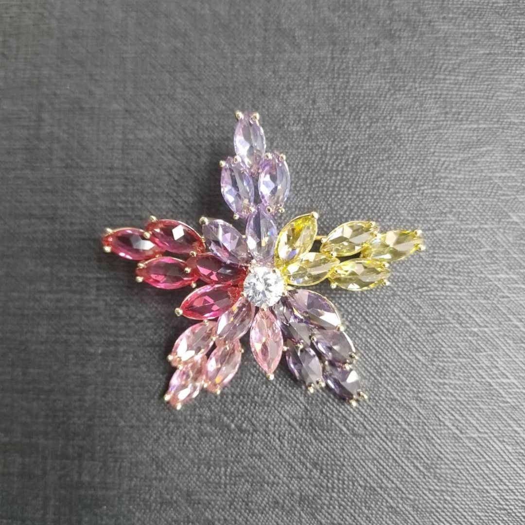 铜合金仿水晶胸针 HY1104炫彩冰花胸针