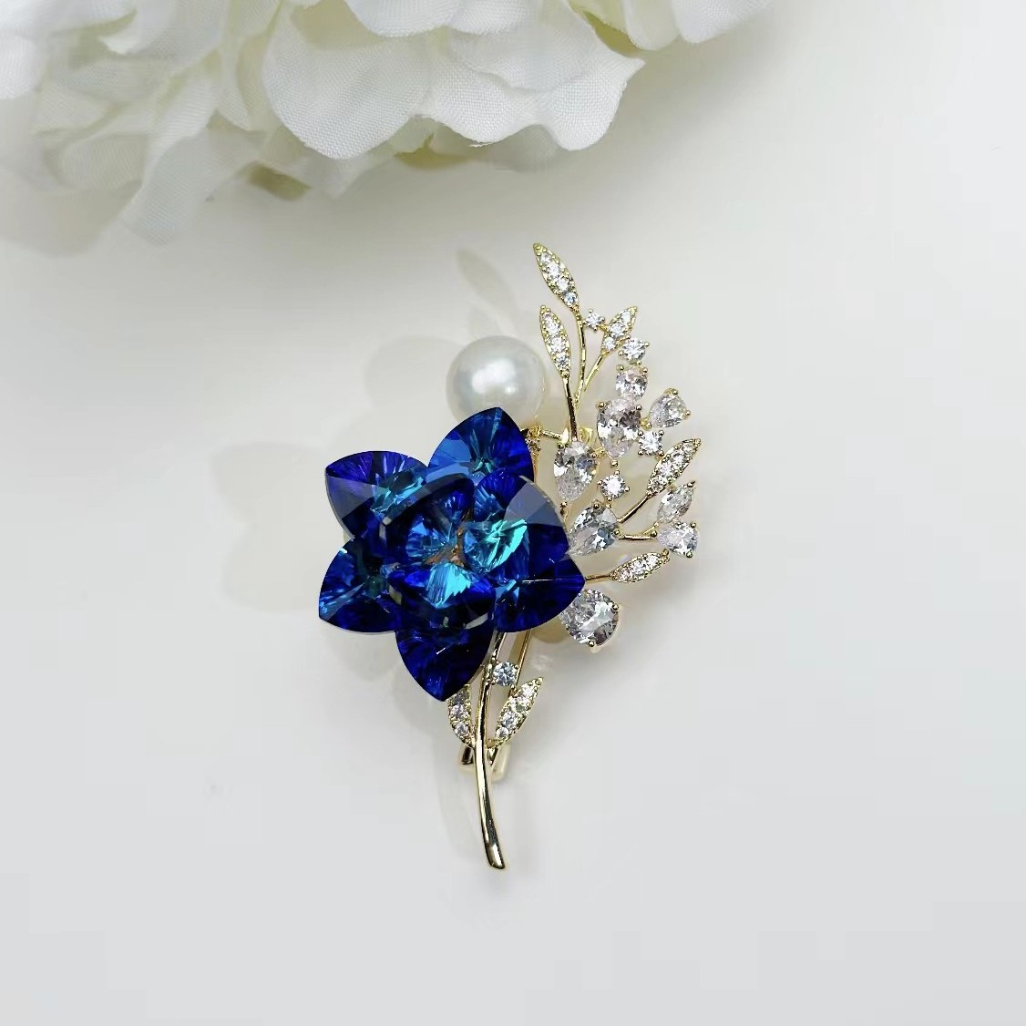 铜合金仿水晶胸针 HY1860蓝花束胸针
