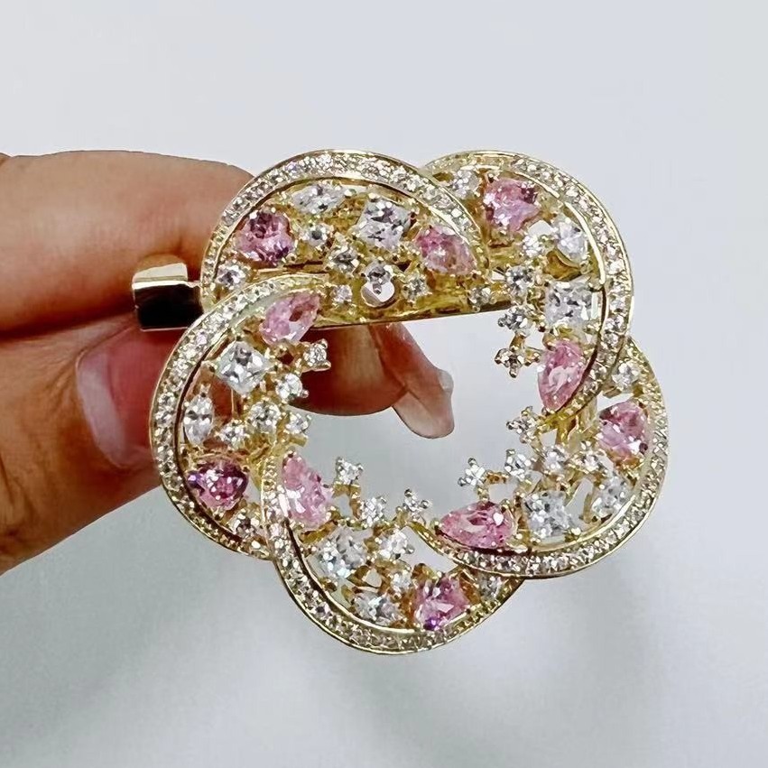铜合金合成锆石胸针 HY1706粉桃花环丝巾扣胸针