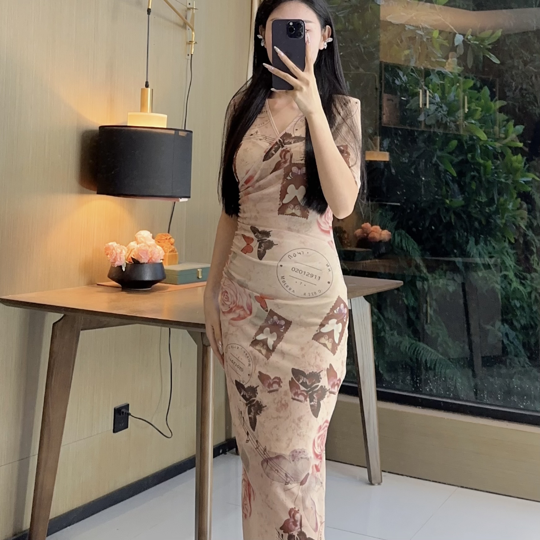 气质女人味V领中袖霜洗华铜显瘦修身时尚百搭网纱包身连衣裙长裙