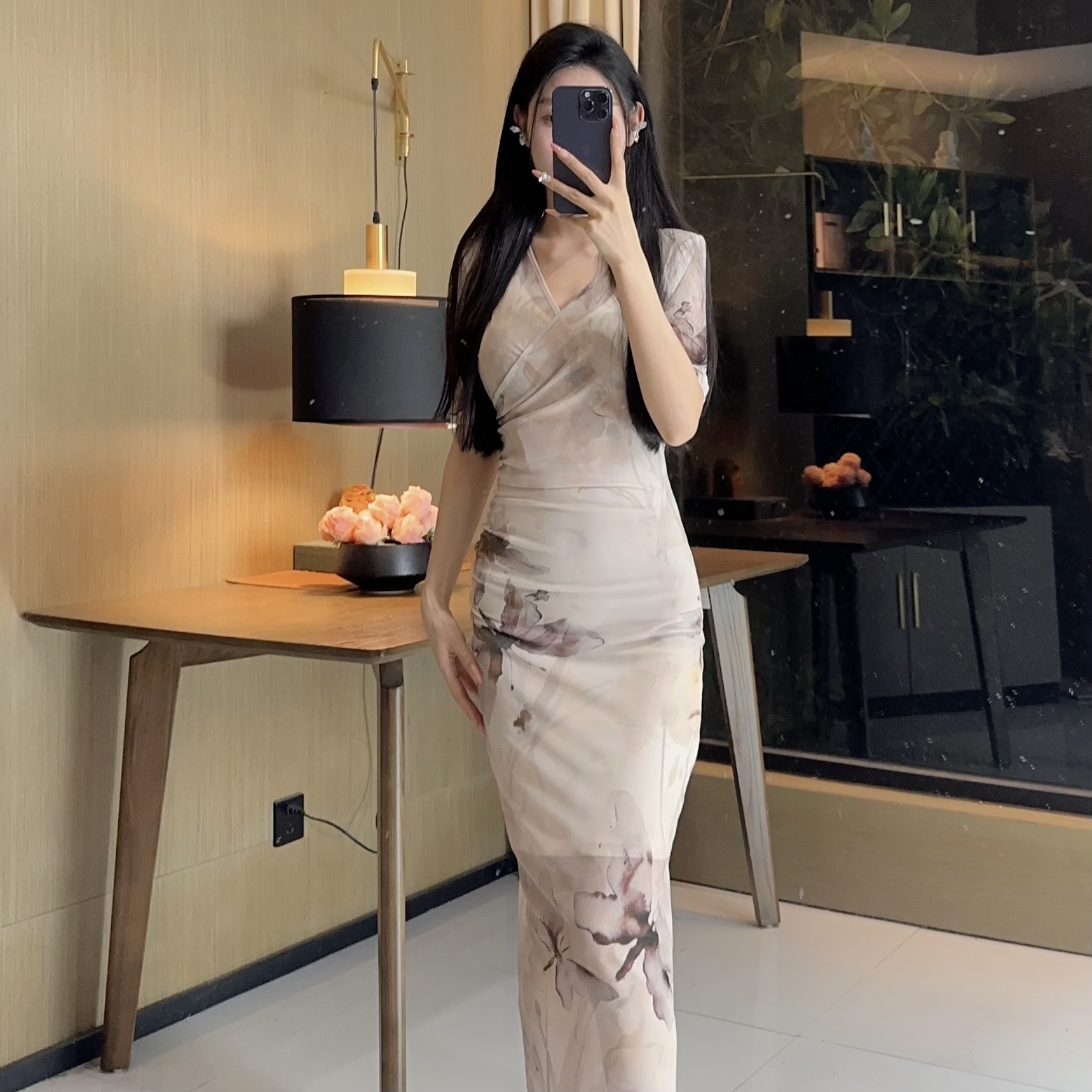 气质女人味V领中袖蜻蜓之花显瘦修身时尚百搭网纱包身连衣裙长裙