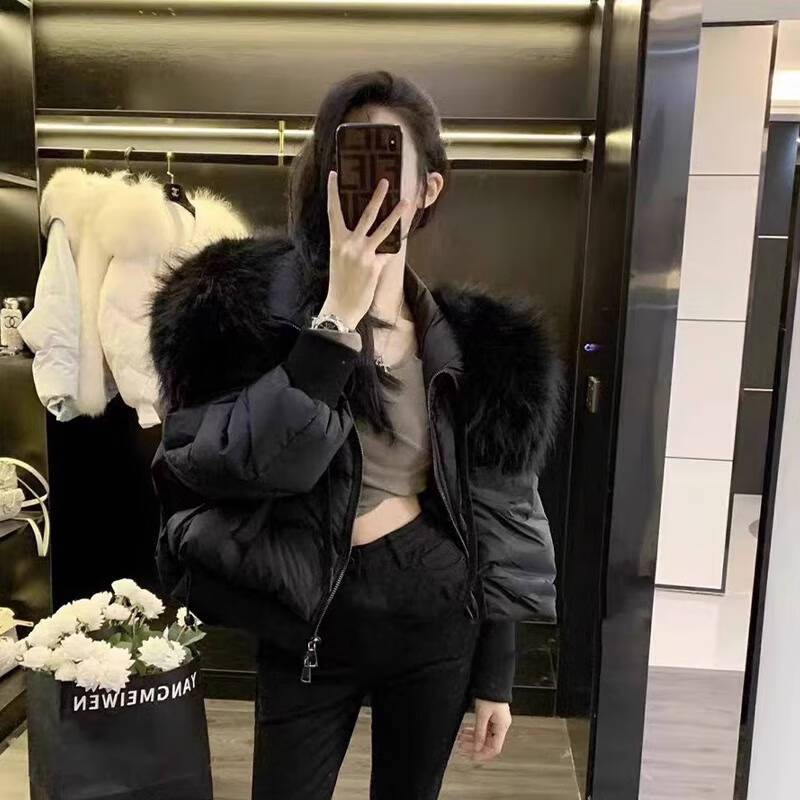 2023年秋冬新款反季羽绒服女超短款大貉子毛领螺纹袖白鸭绒外套潮