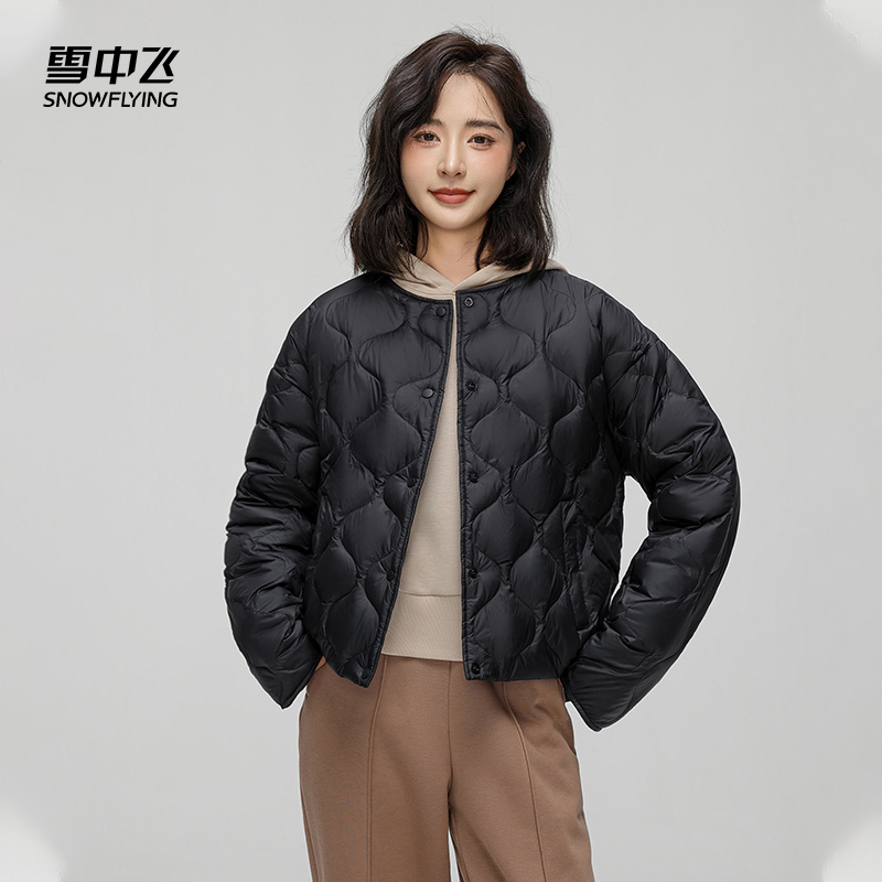 雪中飞女装菱形格羽绒服女款三色可选羽绒服短款