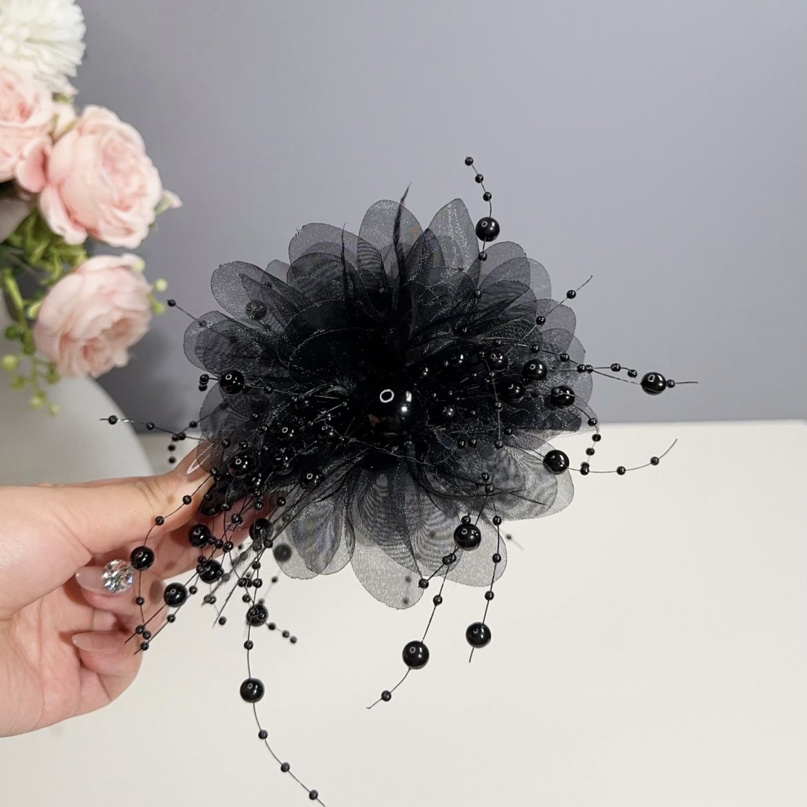 早秋新款气质百搭珠珠抓夹牡丹花羽毛发夹显发量蓬松高颅顶鲨鱼夹