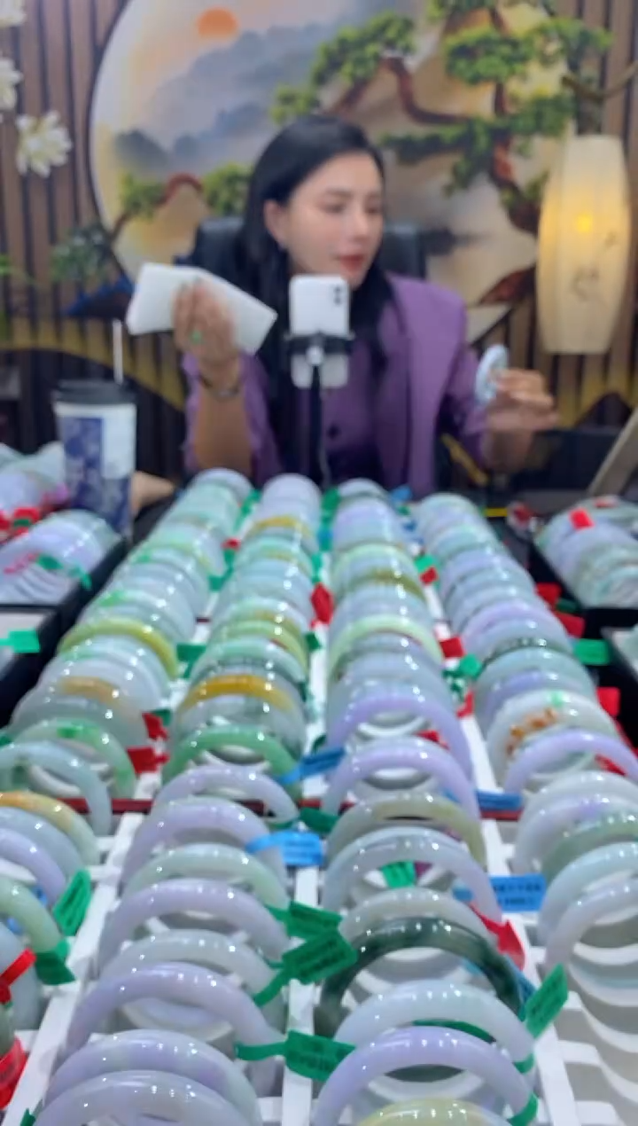 【闪购商品】翡翠手镯未镶嵌多人00004769