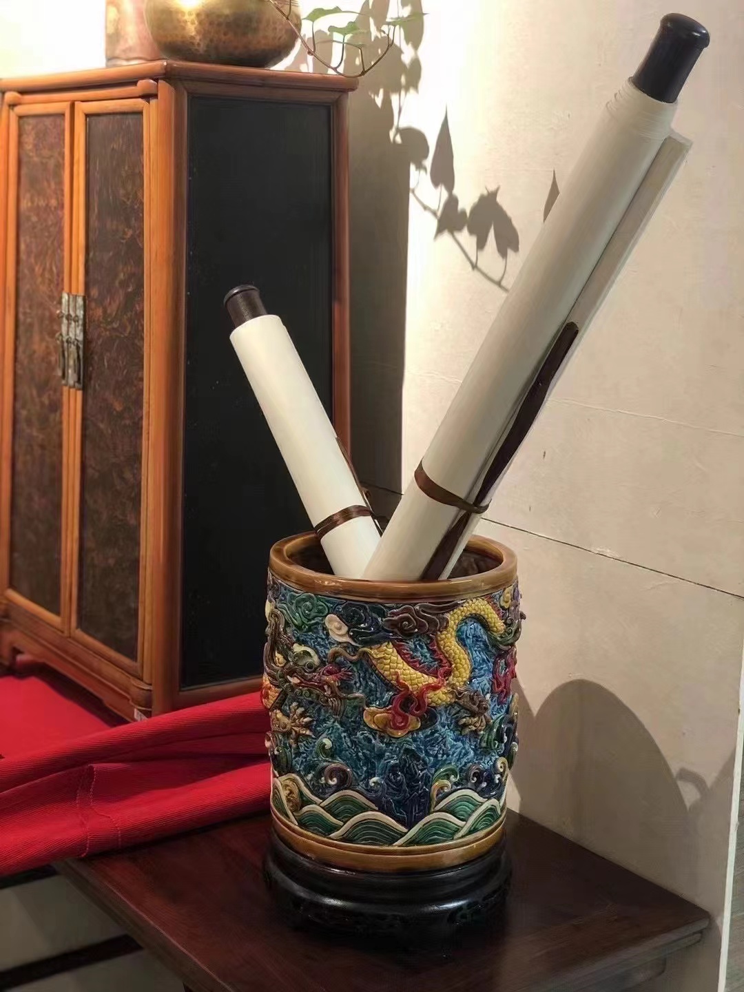 《祥龙笔筒》陶瓷制品19*19*29含底座，家居公司书房禅室礼品装饰