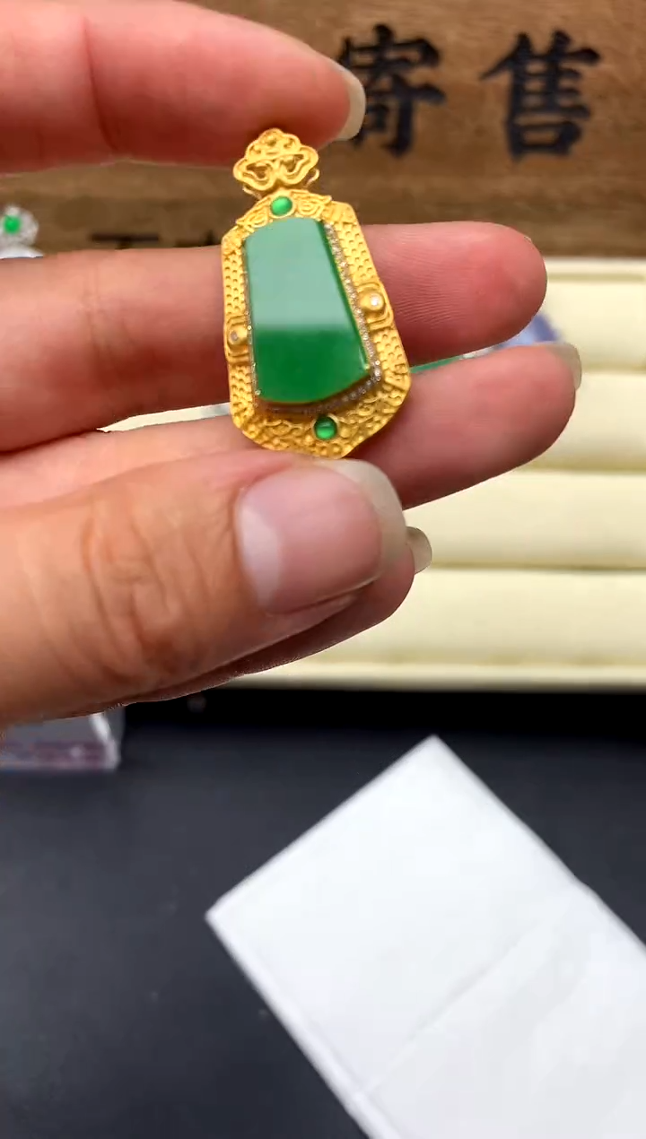 【闪购商品】翡翠颈饰18K金镶嵌655-中国好珍宝