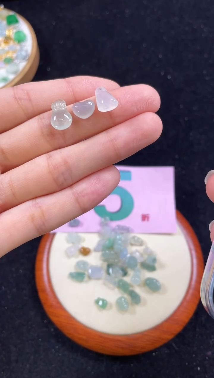 【闪购商品】翡翠吊坠(不含链)18K金镶嵌3个  235