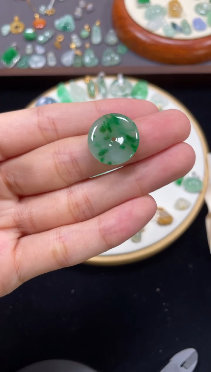 【闪购商品】翡翠吊坠(不含链)未镶嵌一个   JK615