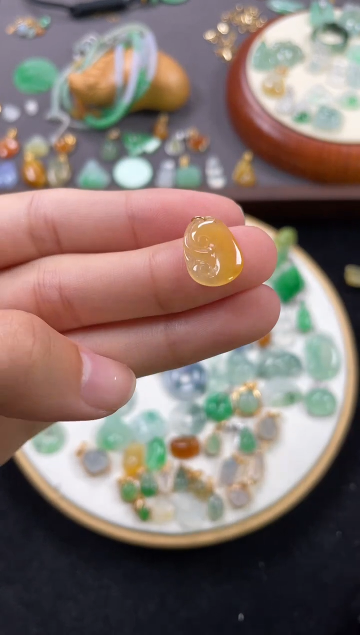 【闪购商品】翡翠吊坠(不含链)18K金镶嵌一个   JK681
