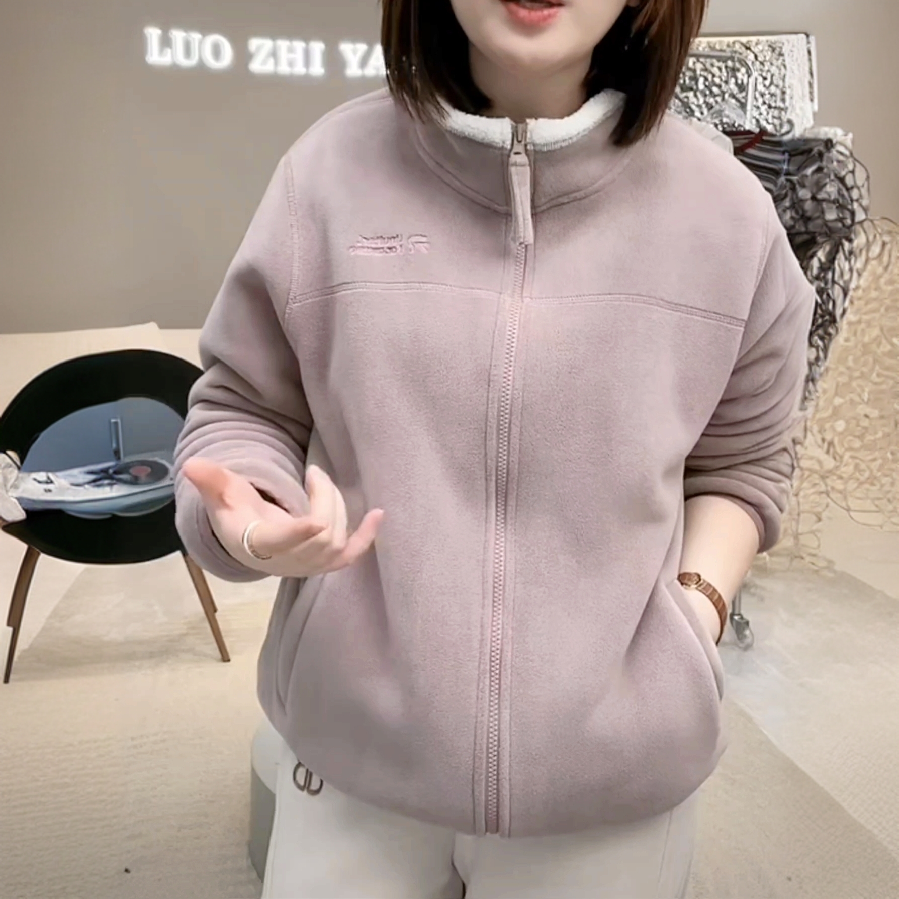 显白减龄气质保暖外套2024年秋冬新品加绒加厚立领防风小棉袄女士