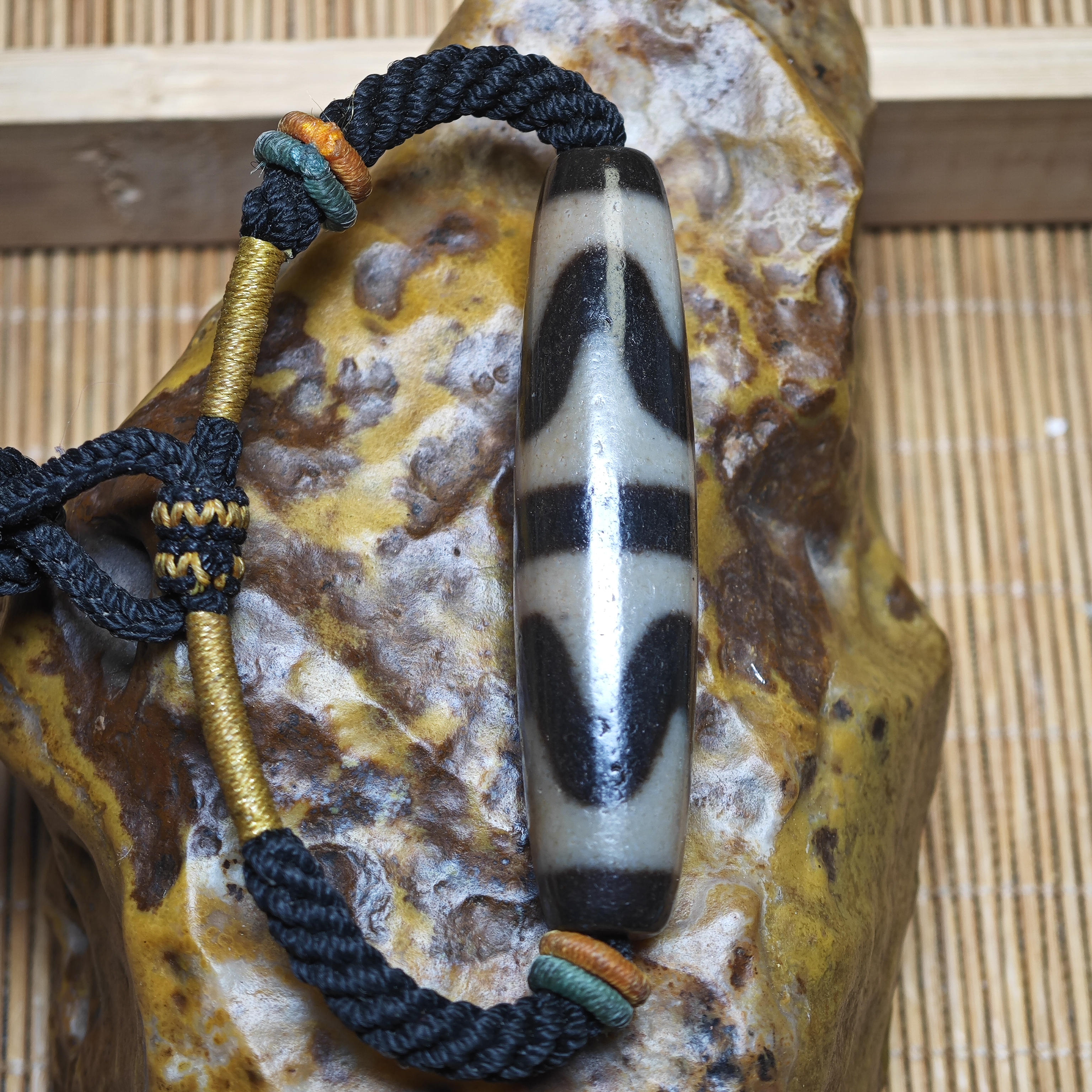 玛瑙珠子，带朱砂沁。