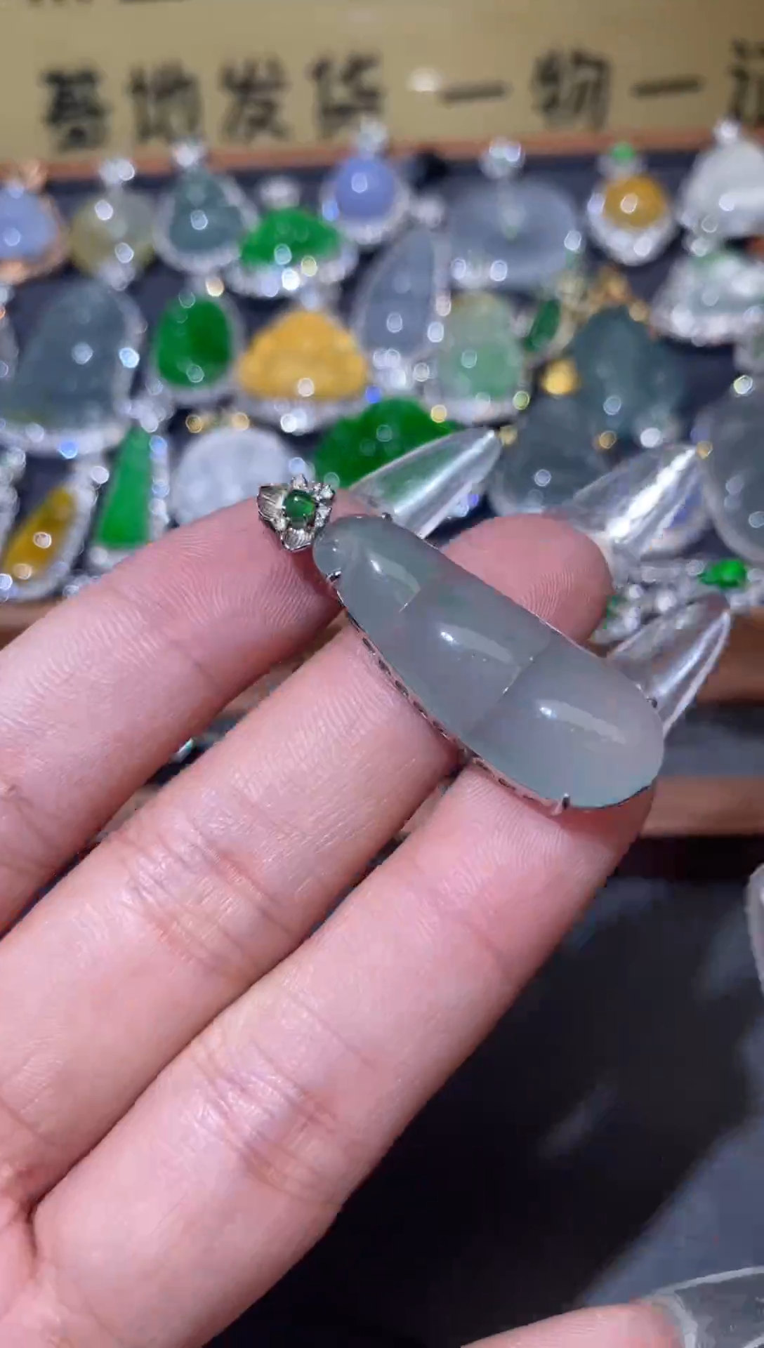 【闪购商品】翡翠吊坠(不含链)18K金镶嵌天然翡翠18k豆子吊坠