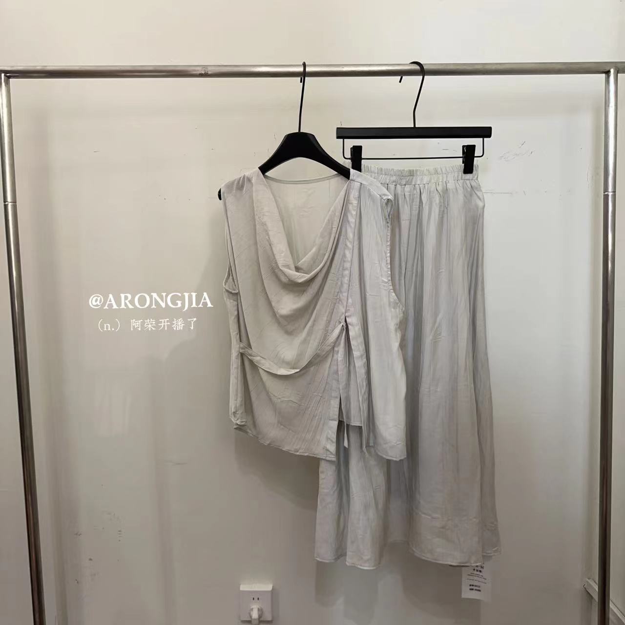 【ARONG阿荣家】套装09813-灰色黑色-F