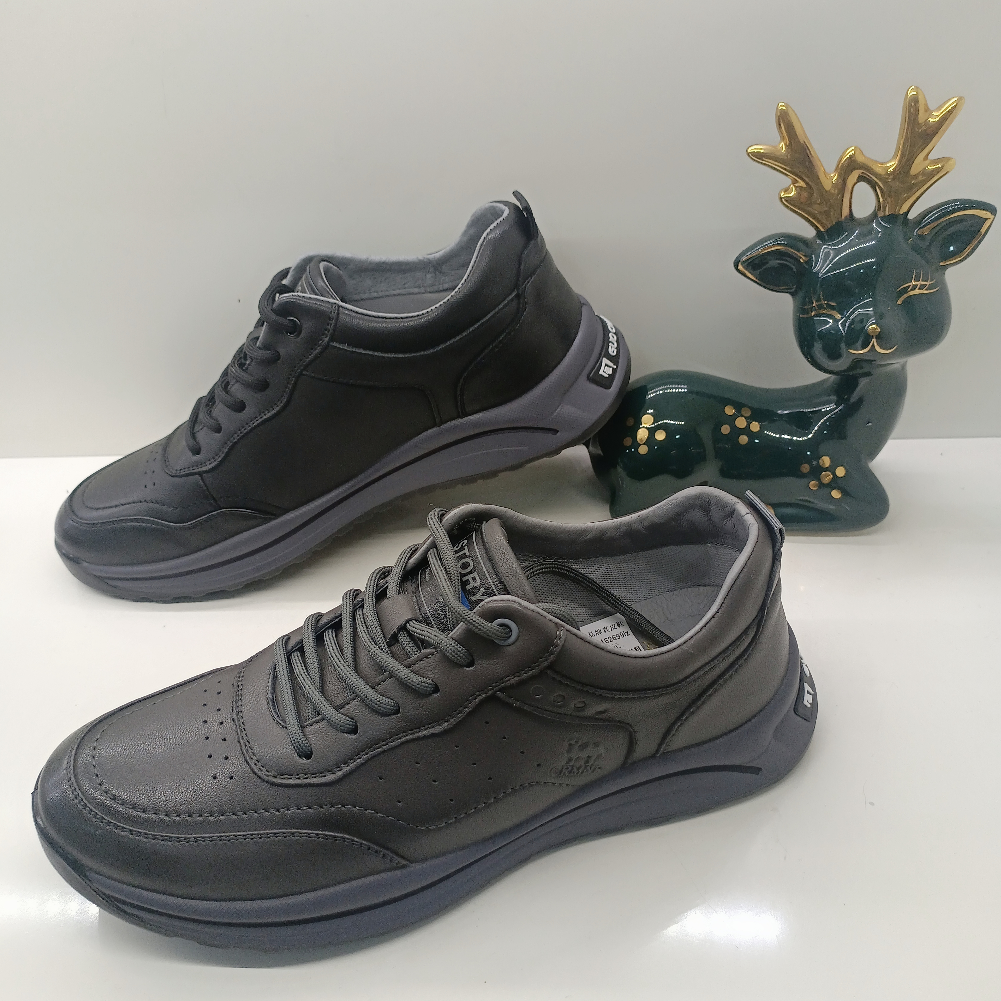 （橡胶发泡底）2024新品头层羊皮男式休闲波鞋轻便百搭款3069黑灰色