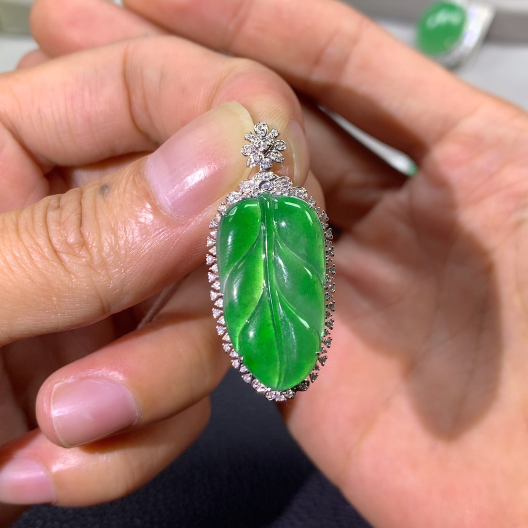 翡翠颈饰18K金镶嵌翡翠