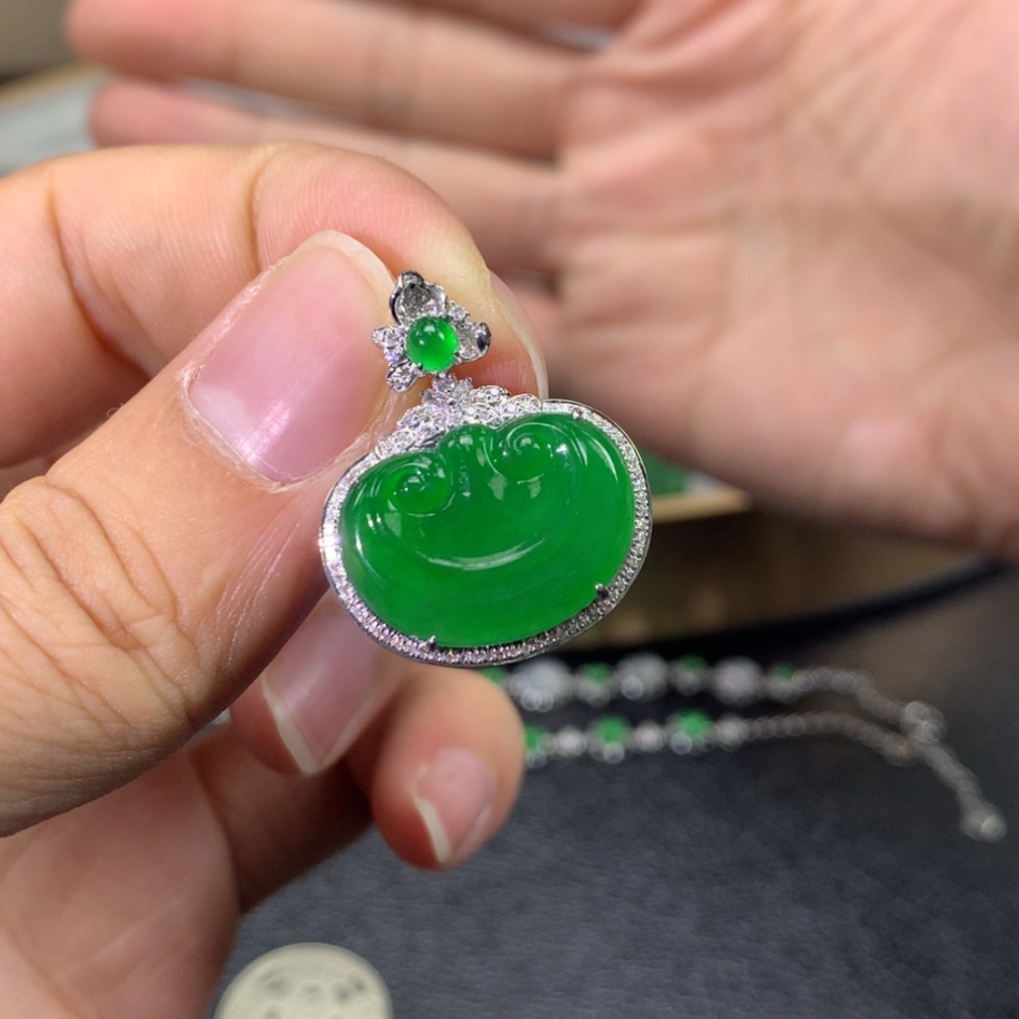 【闪购商品】翡翠颈饰18K金镶嵌记**牙