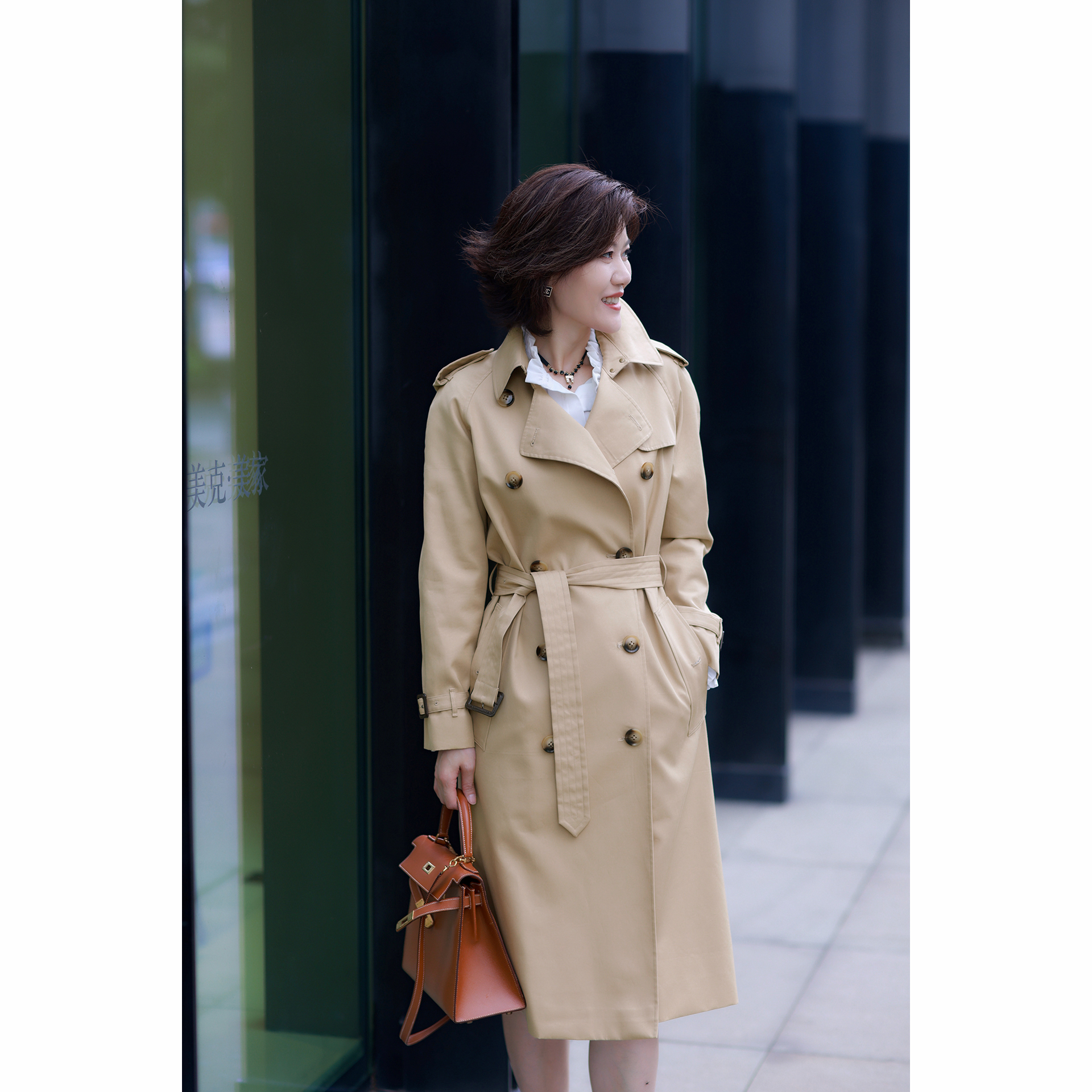 卡其双排扣经典时尚轻奢中长款风衣外套
