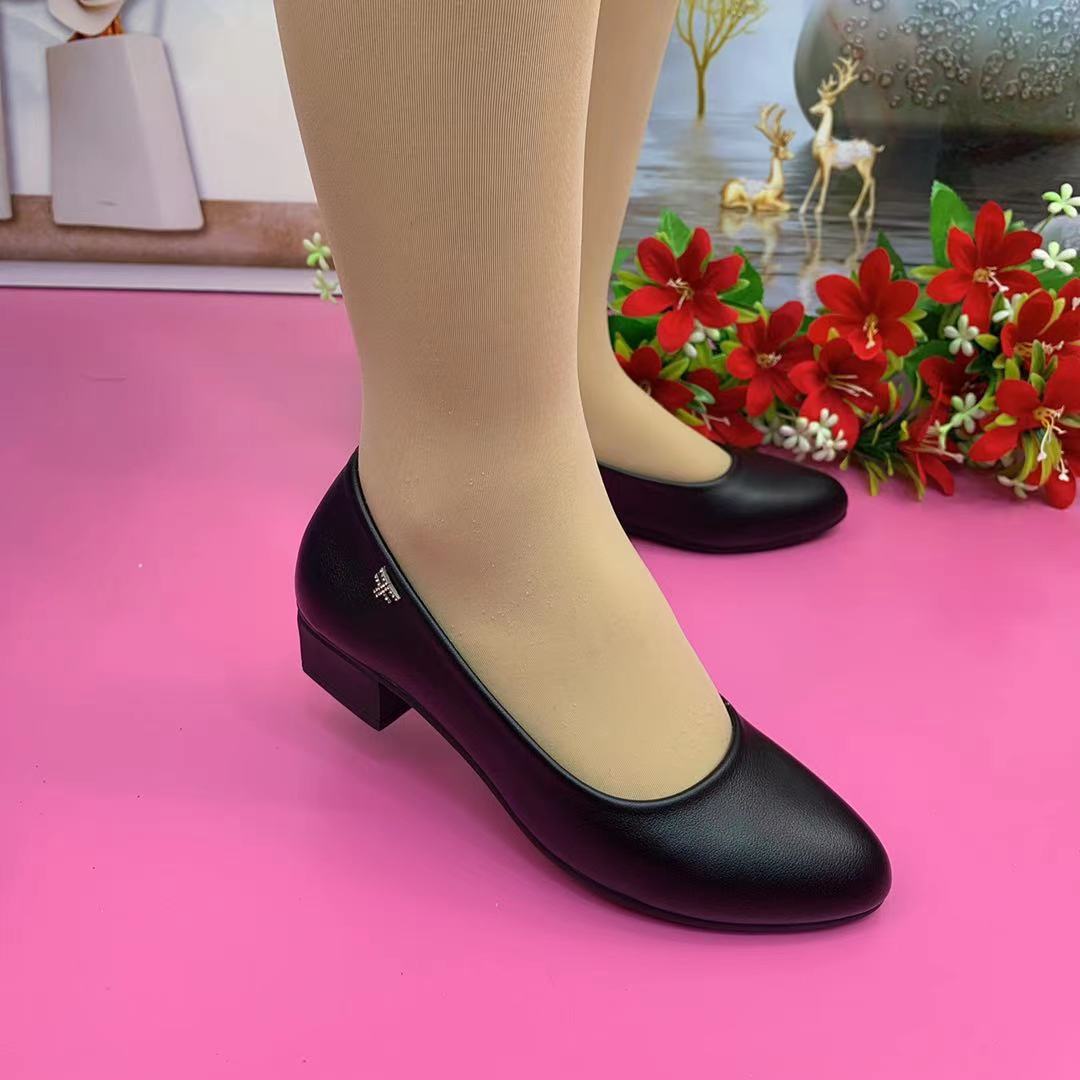 春季新款低跟休闲女鞋软底软面防滑百搭妈妈鞋716