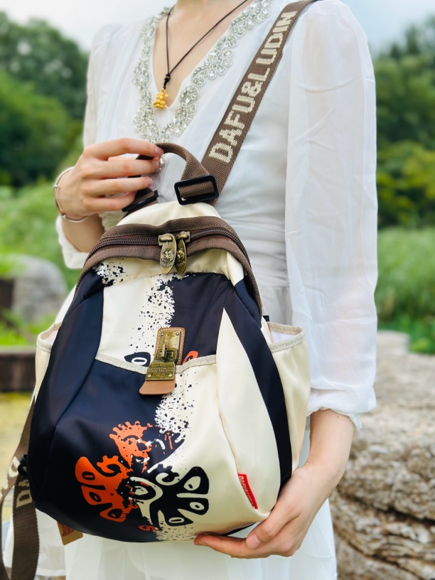 2025休闲复古超大容量超轻双肩包户外旅行单肩包时尚百搭女士潮流